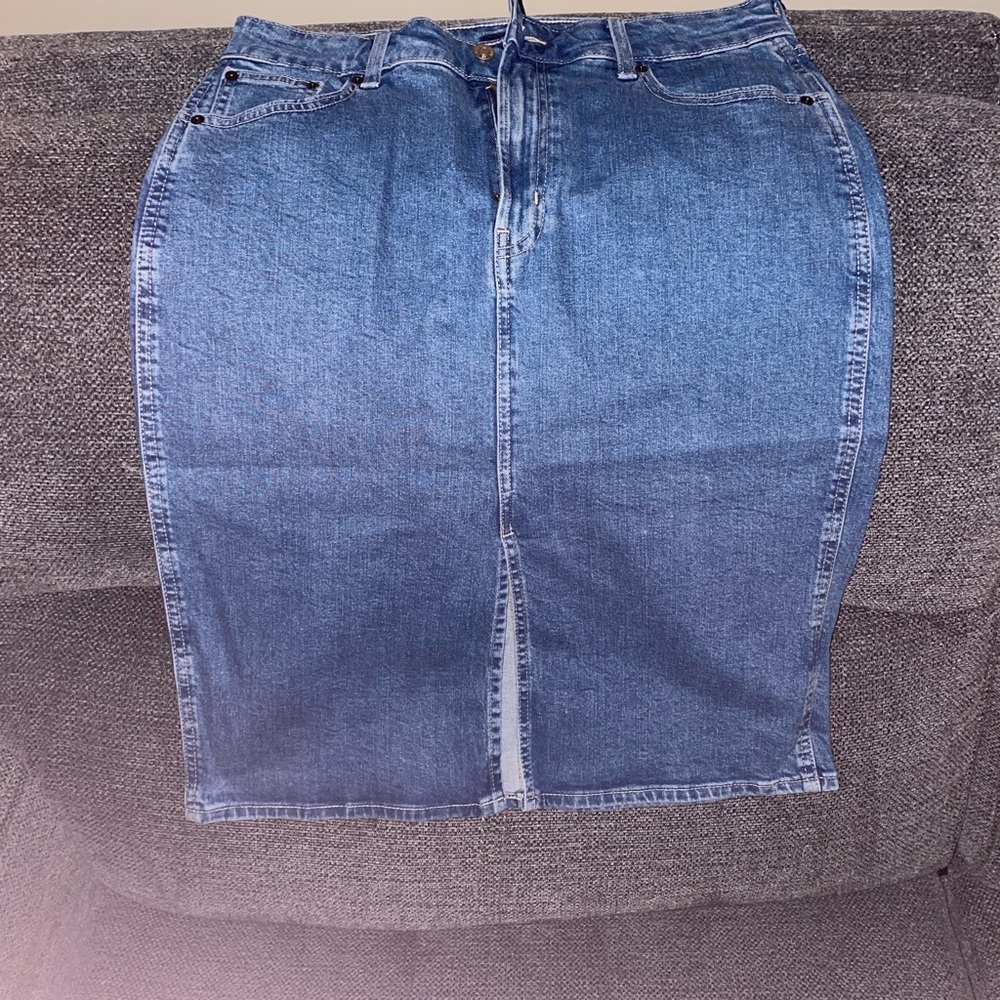 NWOT GAP Blue Denim Pencil Skirt
